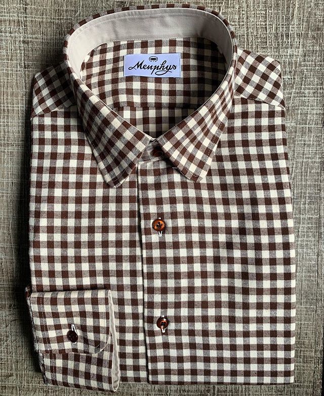 #chemise #surmesure #homme #twill #carreaux #blanc #marron #bouton #col #poignet #opposition #coton #madeinfrance #originefrancegarantie #hommestyle #dressing #vetement #vetements #menphys #vetementhomme #mode #tenue #tenuedujour ift.tt/2JVX5qj