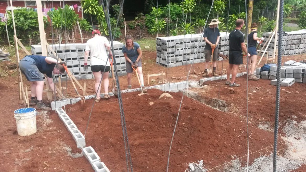 Camp_CostaRica's tweet photo. #TeamIlanIlan & #TeamJacaranda are making great progress on the SEN centre at #CampTerraba🙌🏽 #CampsEffect #DoSomethingAmazing @CampsInt https://t.co/XifAJ01Ey0
