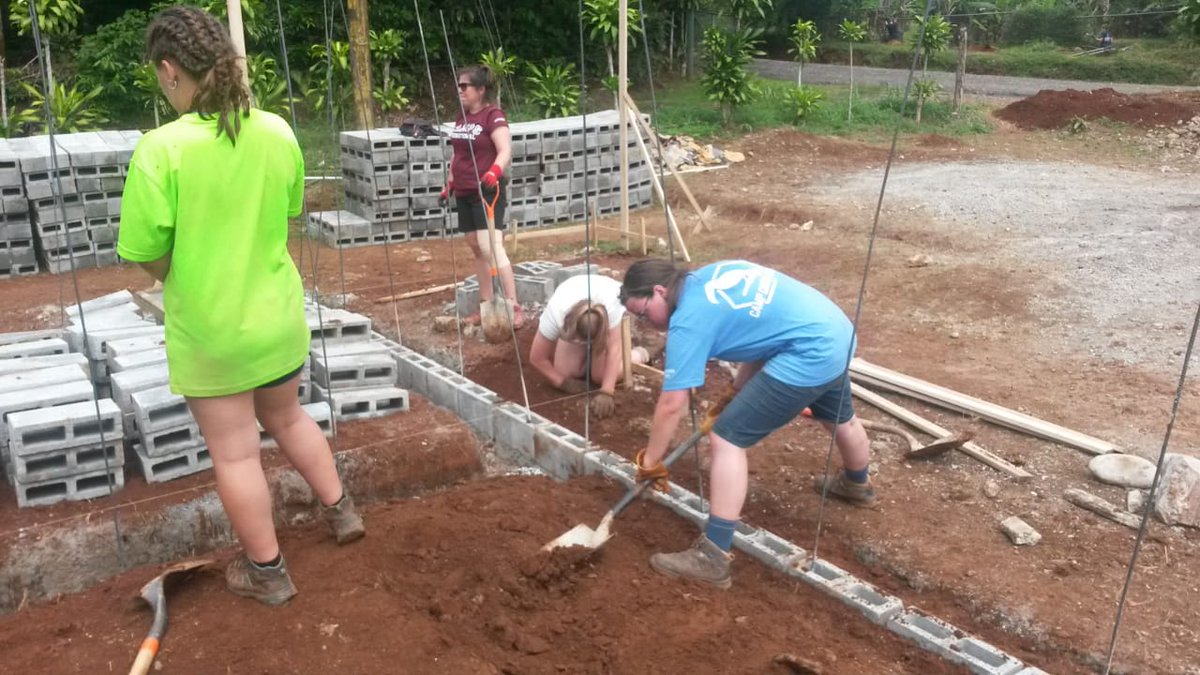 Camp_CostaRica's tweet photo. #TeamIlanIlan & #TeamJacaranda are making great progress on the SEN centre at #CampTerraba🙌🏽 #CampsEffect #DoSomethingAmazing @CampsInt https://t.co/XifAJ01Ey0