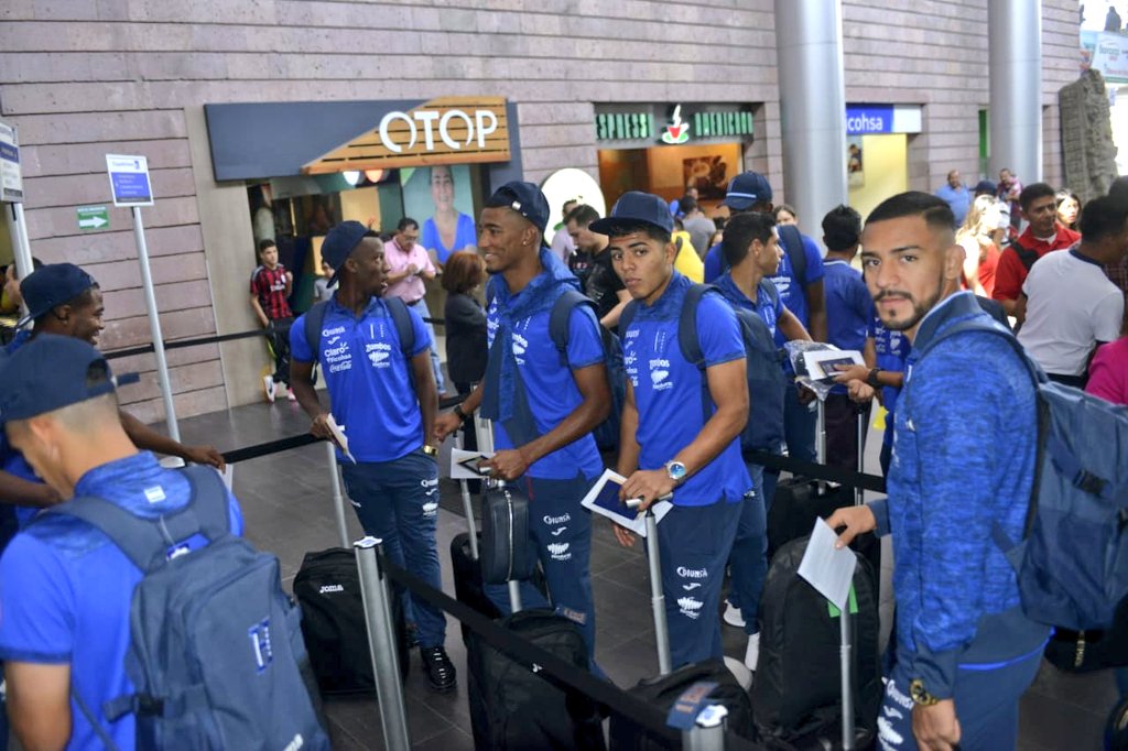 FFH_Honduras's tweet photo. 🛫 #Destino #Lima2019 

Hoy ha viajado a #Lima #Perú 🇵🇪 la Selección #U23 de @FenafuthOrg
Para su participación en los #Panamericanos2019 .

#LaHquenosune #LaHsomostodos https://t.co/93fdWPS8eo