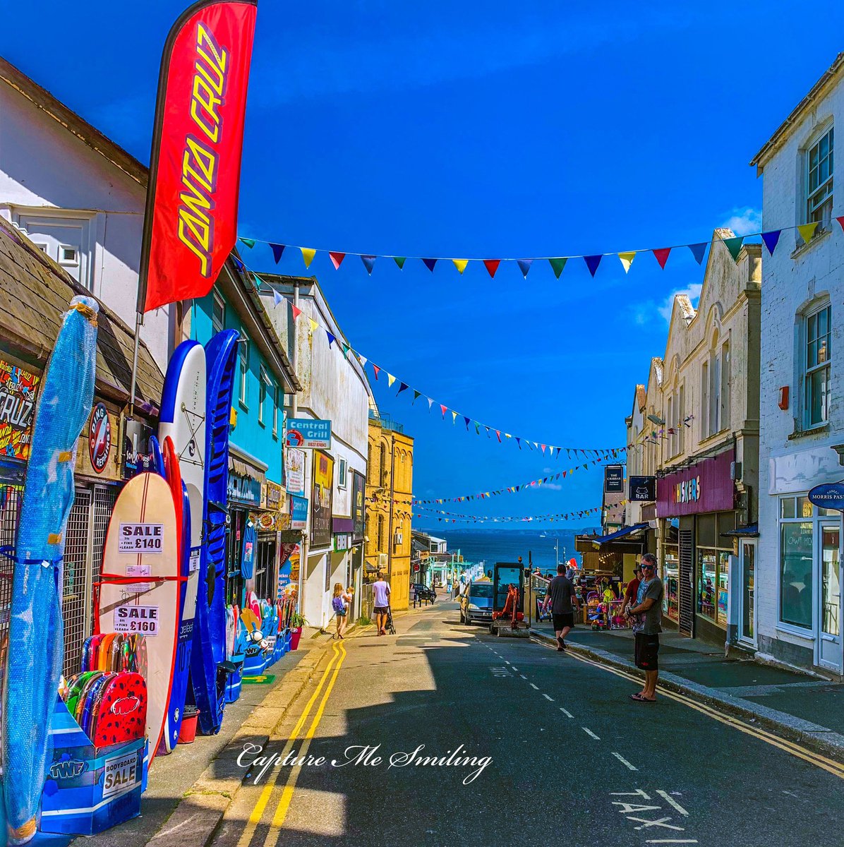 Colourful streets... Blue skies... Amazing sea views... What else can I ask for... #capturemesmiling #photography #capturemesmilingtravel #cornwall #cornwallstreet #coastlines #seaviews #vibrantcolours #colour #streetphotography #locationphotography #ourtravels