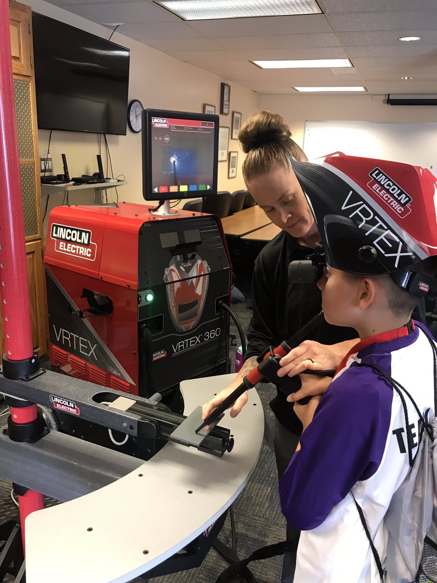 jolietrefinery's tweet photo. Hosting our 3-8 grade Kids@Work today — learning all the aspects of safe, reliable manufacturing with hugs for good measure. #family https://t.co/oZkkOMmyzF