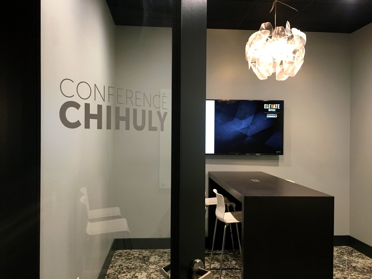 ElevateBburg's tweet photo. "I never met a color I didn't like." #DaveChihuly #ElevateYourMeeting #MeetingswithStyle #InspiringSpaces #InspiringWorkSpaces https://t.co/y8RUDEN3V3