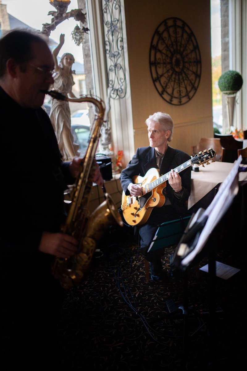 VinceRimbach's tweet image. Sunday July 28, 4:00 @Therecordcentre come and hear the @VinceRimbach / @TimBedner duo. Browse the great selection of music and listen to us perform the music of Paul Simon, Stevie Wonder, Pat Metheny... 
#ottcity #ottawajazz @EventsOttawa #jazz