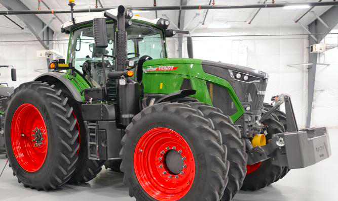 AGCOcorp's tweet photo. Our Fendt fleet is growing. 💪 Introducing the Fendt 900 Generation 6 Series. Stay tuned for more information on this newest addition that is debuting to the North American market in late August!
#FendtFriday https://t.co/iRfUTsfpTP