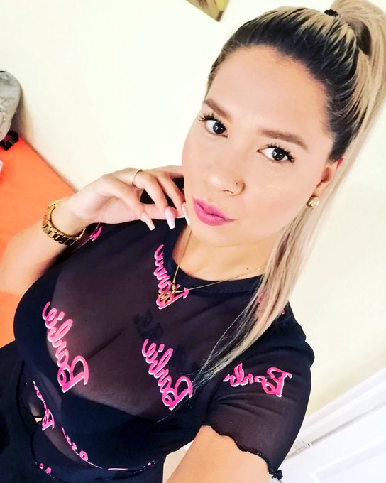 Barbie 👑💎👄🌻 https://t.co/lhZfJyOoTK