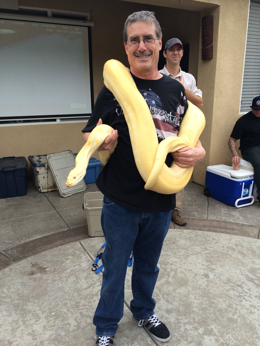 #FridayFeature Meet our #HigherEd Sales Manager Mike Morin! Mike has been in the electronics industry for 45 years, and involved in the projector industry for more than 25. Thanks for your expertise always, Mike! 

Learn more about working for Hitachi: bit.ly/30LoFNk