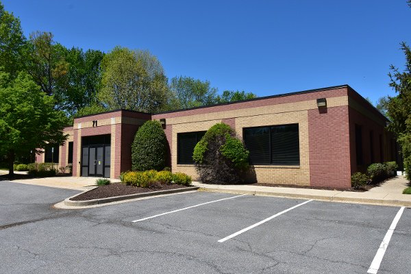 frg1976's tweet photo. Searching for #Medical office space in #FrederickMD? 
Our 71 Thomas Johnson Drive listing offers 8,000± sq. ft. of refreshed medical space in the TJ Medical Corridor with the potential to expand to 12,000± sq. ft. https://t.co/TWM1xMCeUg https://t.co/0KTXfCruRH