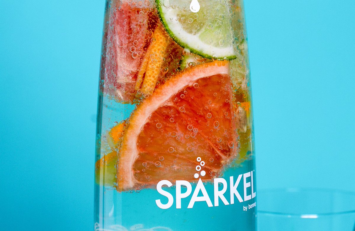 Sparkel_co's tweet photo. Friday mood: Bright and Bubbly! 
#sparkel #sparklingwater #TGIF #citrus #grapefruit #lemon #orange #limd https://t.co/v7JRvfE9xP