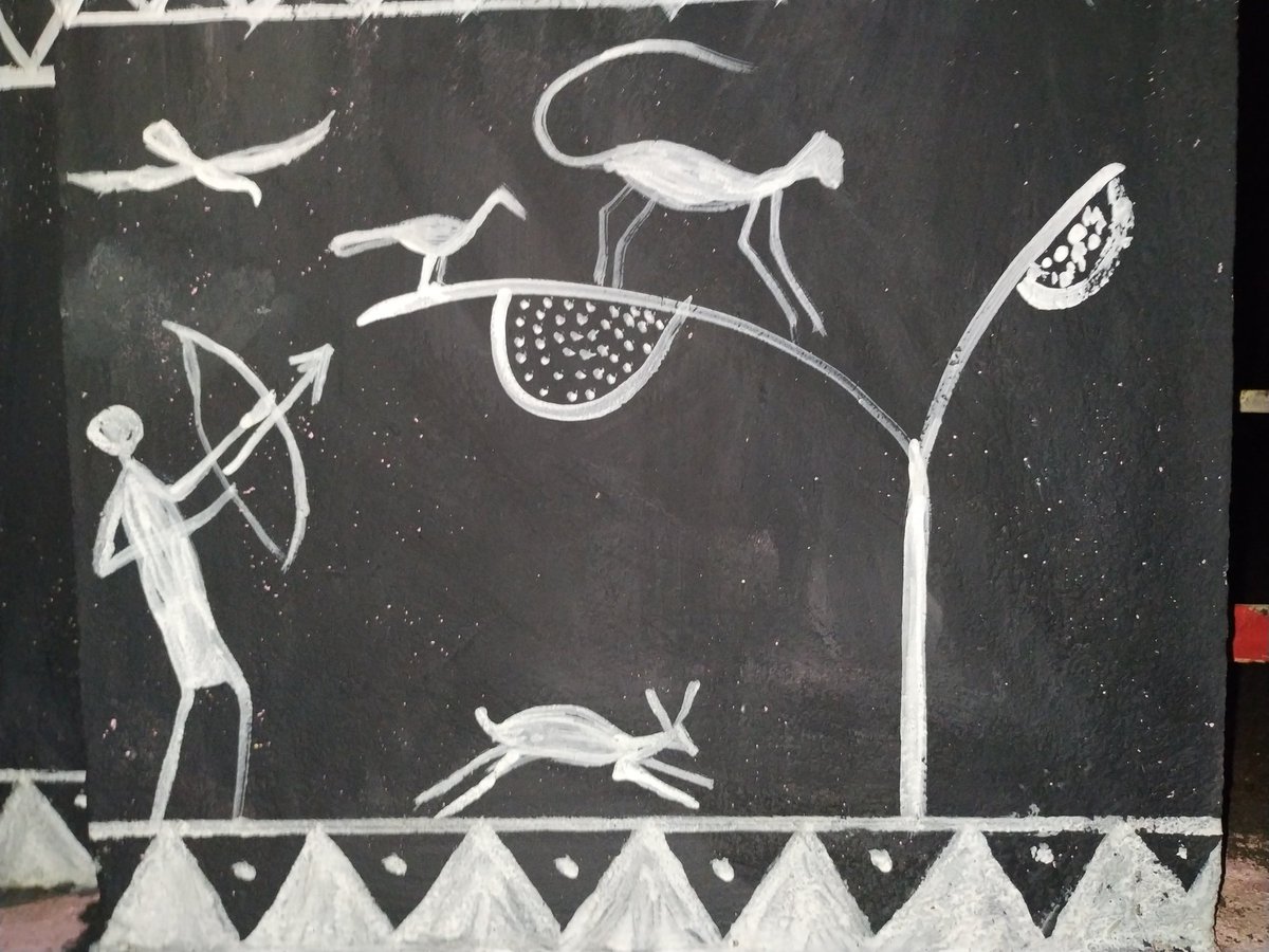 trimanoz's tweet photo. In the background the mural painting is called #edital or #idital (idit means to write and taal means wall), which is done by the community artists from the traditional painting knowledge. One can notice a Trinity in the wall but I could not ascertain whether that is Jagannath. https://t.co/UWiHVXyD4q