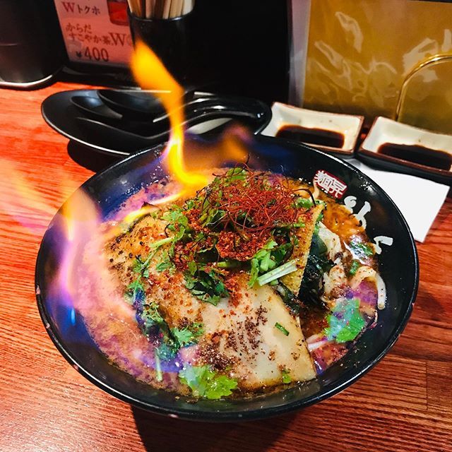 Twitter पर マニョ 先週ラーメンサークルで燃えるラーメンを食べました 神の手 さん 美味しかったです めらめら ラーメン ラーメンサークル 神の手