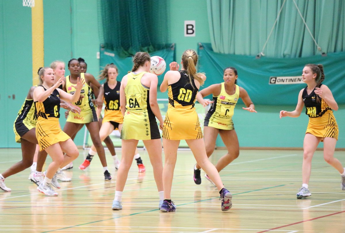 CliveJonespr's tweet photo. @Wasps_Netball @WaspsNetAcademy @mjcmansfield @SLTaylor73 @robmilnePR @EmmaLFerns Q3 U17 score: Thunder 28 - 25 Wasps https://t.co/S89vFmn52a