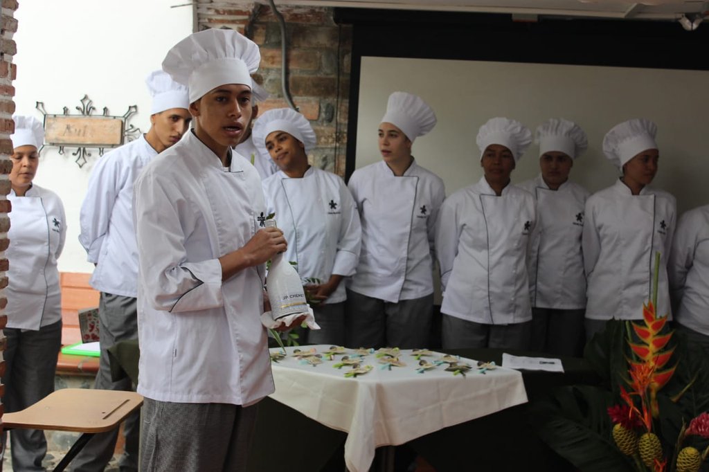 JuanHig50799259's tweet photo. #cocinero #JHChenet #iceedition #white https://t.co/ioNQ4RgyUr