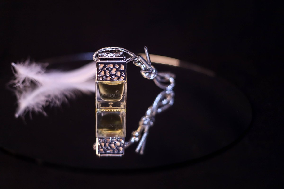 houseofrosesuk's tweet image. SALE - Car diffusers- Creed, One Million and Black Opium. 

#houseofrosesuk #samsungs10 #cardiffusers #cars #loveisland #love2019 #scents