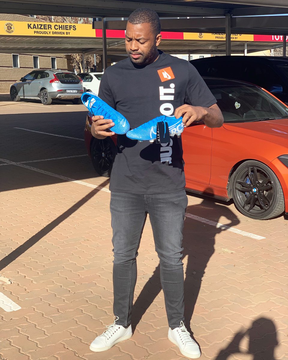 IIKHUNE_32_16's tweet photo. Can’t wait to be back on the pitch with my new #Mercurial @nikefootball ❄️ #Distribution101 #HeartOfA🦁
#Nike #Newboots #NewSeason #Mercurial #JustDoIt 🙏 https://t.co/N7PMV8tB04