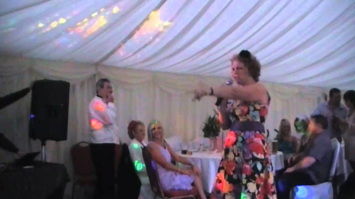 Haloha_app's tweet image. L&apos;équipe Haloha s&apos;est donnée du mal pour chanter et faire venir la pluie ! 
Si vous souhaitez passer un week end &quot;à la fraîche&quot;, il va falloir vous y mettre 🎤
Voici une petite musique pour vous y aider .. 

On compte sur vous, et bon weekend !

buff.ly/2McHFzD