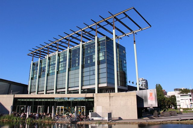 KCR010_'s tweet photo. In 2021 lanceert @NieuweInstituut een online leeromgeving voor het voortgezet onderwijs. Voor het ontwikkelen zijn ze op zoek naar een onderzoeker met ervaring op het gebied van cultuureducatie. Ben of ken jij die persoon? Neem dan contact op via educatie@hetnieuweinstituut.nl. https://t.co/45Nz5jtzwo