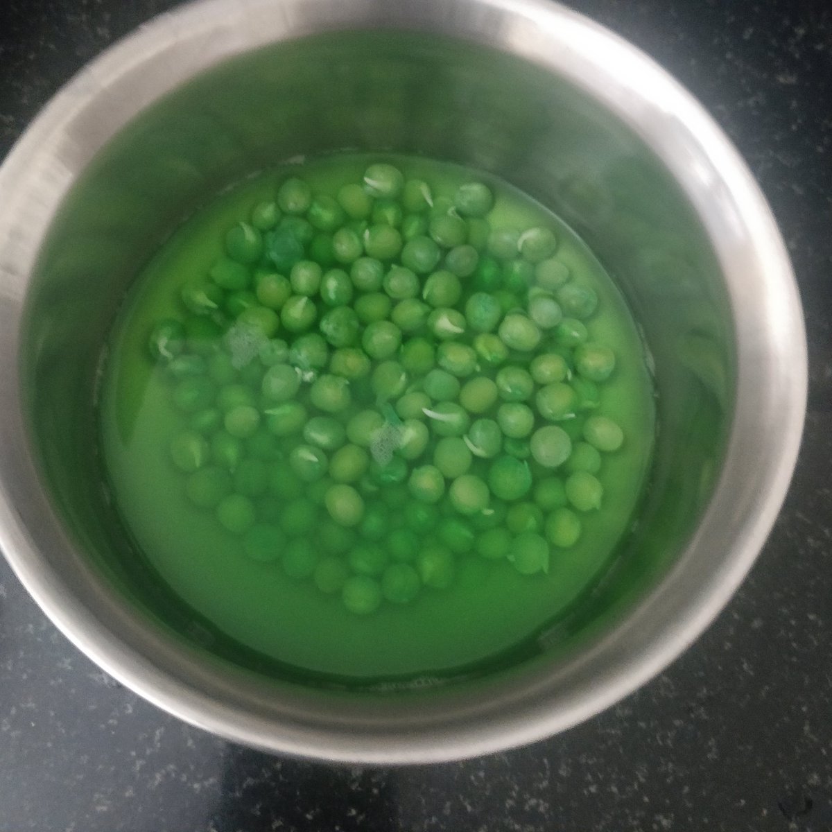 abiramirajkumar's tweet photo. @fssaiindia how are we allowing addition of colour powders on green peas?? This is pathetic. #foodsafety #fssai #fssaiindia https://t.co/tG6eKpaiJp