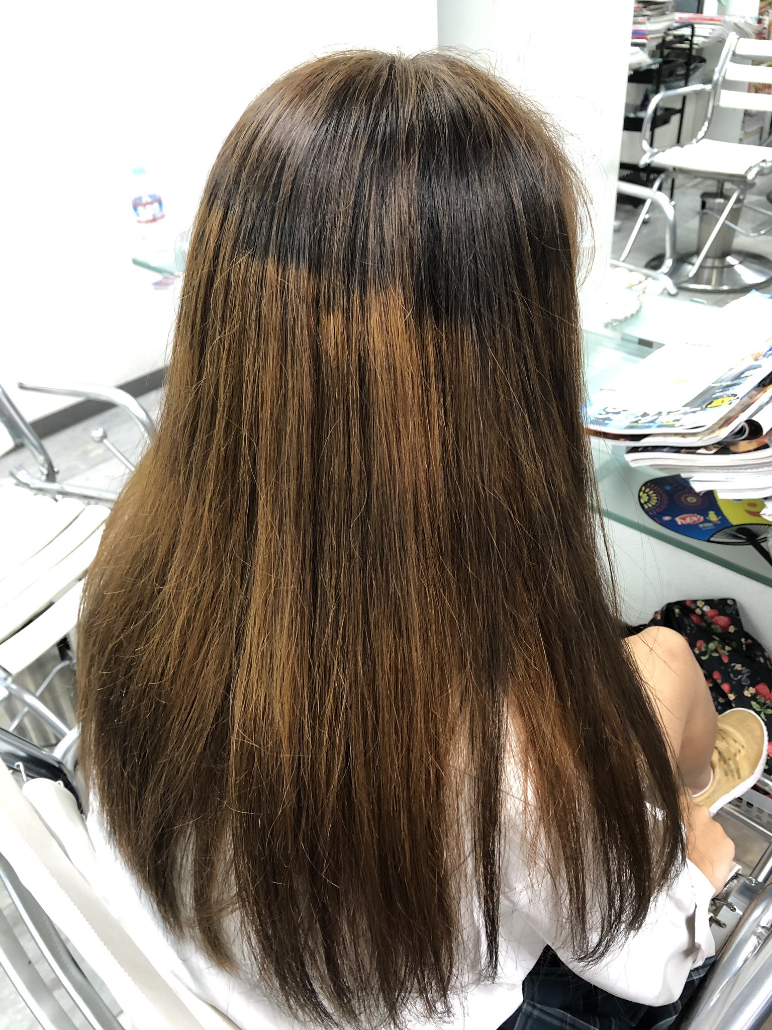 ストロベリーロックス 赤羽カラー専門店 本日のヘアカラー この時期多い修正のお客様 他店で染めたのやセルフ 友達に染めてムラになったのを修正やら だいたいムラの修正は１回の施術では難しいです それでも１回でして下さいってこっちだってやる