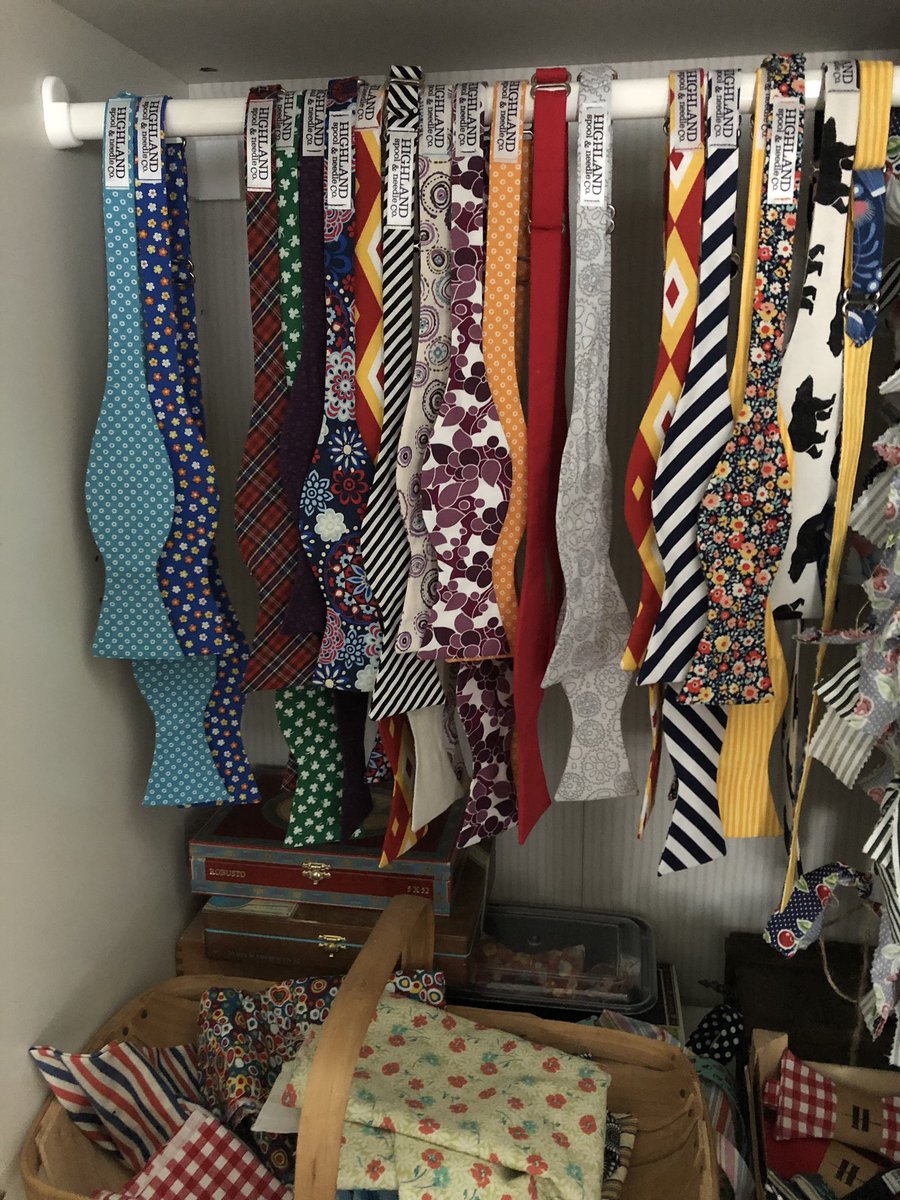 MPeck125's tweet photo. @CraigJacket @CarsonDaly How about some bow ties, too? https://t.co/TJDV8jPdFn