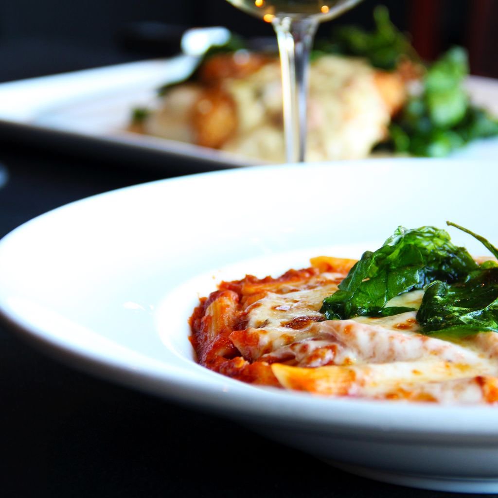 Lunch is served! Come check out your Stella's favorites on our "Lunch in a New York Minute" menu, served every weekday from 11am-2pm! #bringyourappetite