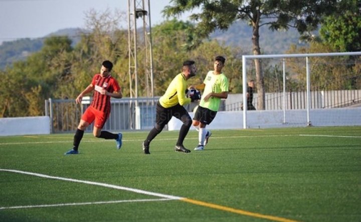 InterManacor's tweet photo. 😀💪 Primer test de pretemporada:
@cefelanitx 2-1 @InterManacor

✅ Bones sensacions contra un rival difícil.
✅ Anam agafant ritme.

#InterSomTots 🙌🙌
#ForçaInter 🔴⚫🔴⚫ https://t.co/w2G8T8LqxJ