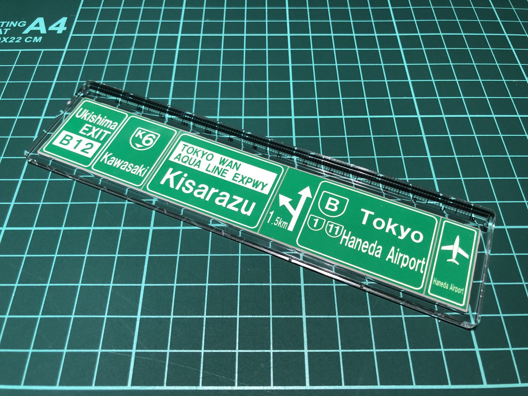 いわたび 編集画面が無く申し訳ないですが 自分はwordで製作しています 画面上の表示と印刷したもので文字や図形が ズレるというのは結構出てきてしまいますが ｗ 最近グッズ製作が滞ってしまっている T Co Fnvgcn3dpg Twitter