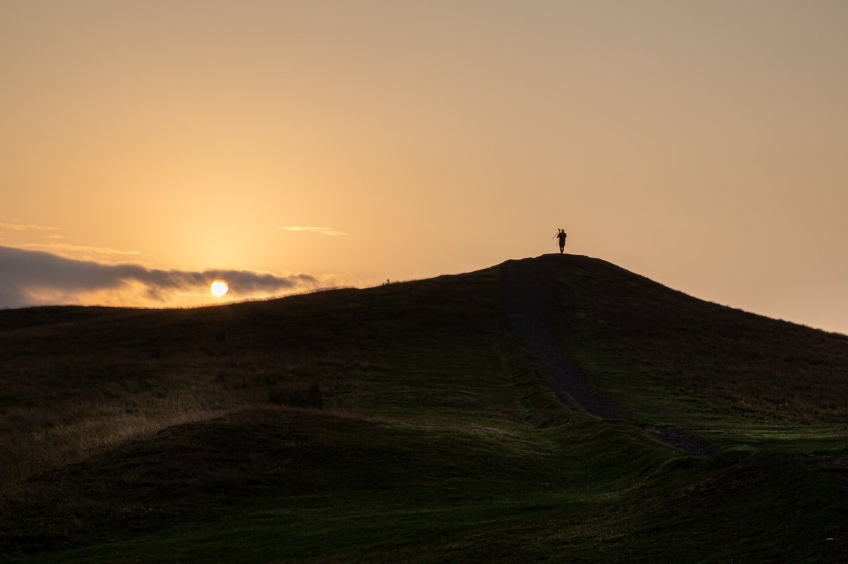 An image from this morning of <a href="/lensdistrict/">Stuart McGlennon</a> going on the ratch for some better compositions up on Latrigg. I think we spent 2.5 hours up there and 10 minutes of it taking pictures 😂 #lakedistrict #ThePhotoHour #sunrisers