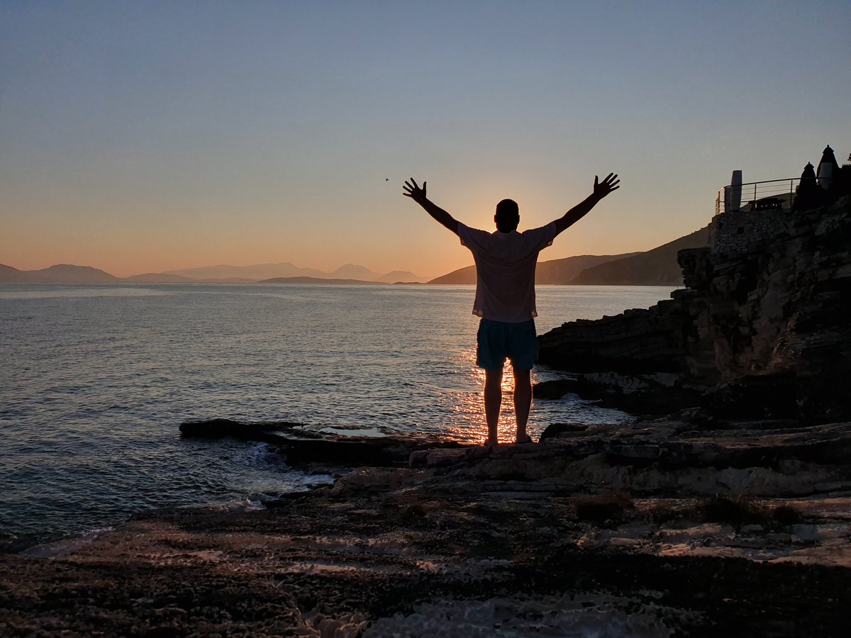 Farewell Kefalonia!❤️
.
.
.
.
#kefalonia #farewell #sunrise #morning #Greece #selfie #selfportrait #sea #sun #photooftheday #Tweet