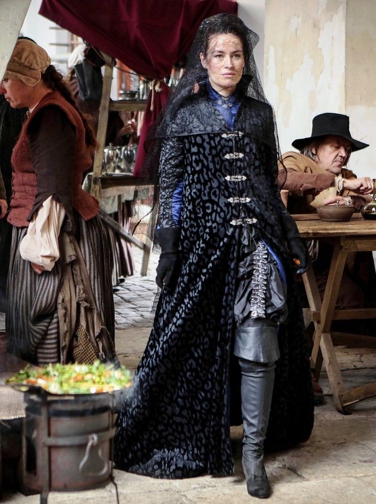 Sharonmuskebear's tweet photo. #MissingMusketeers
Random costume pics.....fabulous costumes.
I've taken rather a fancy to Milady's costume in that pic. I can see me going to the local shop in that!๐ฎ๐ https://t.co/1aNScj8IMR