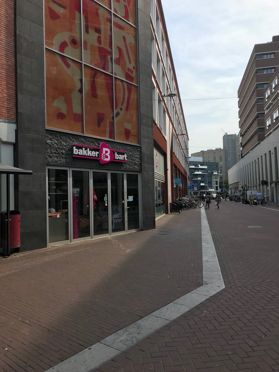 Grote stroomstoring in de binnenstad van #Dordrecht; meeste winkels nu gesloten en ook parkeergarage geblokkeerd; hopelijk snel opgelost.
