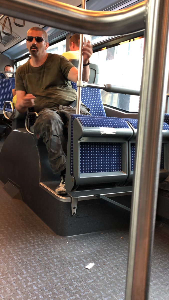 pandahachiiro's tweet photo. Bon je sais pas si ça sera vu par tant de monde. Mais les filles sur Rennes qui prenne la C3 faites attention y’a une pervers qui n’hésite pas à vous toucher. Je viends d’aider une fille qui justement subissait ça. FAITES ATTENTION https://t.co/C5Y7JeEyTJ