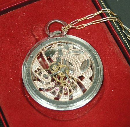 UWMArtHistory's tweet photo. ⏱️Who says #art can't be #functional? Check out this stunning, mid-century (ca. 1940) pocket #watch from Swiss maker @JuveniaWatches in the #UWMArtCollection.
#moderndesign #art #functionfollowsform #formfollowsfunction https://t.co/DPxWMq1EKF