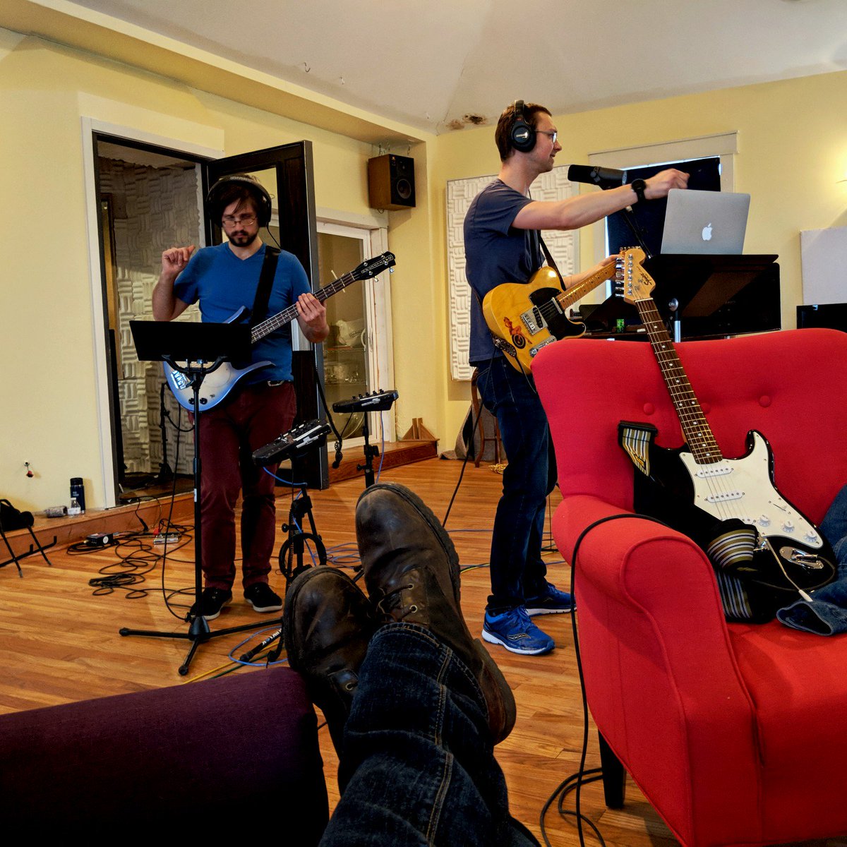Flashback2Never's tweet image. Taking a look back at our first recording session!
#FlashbackFriday #recording #studiorecording #originalmusic #vintage #band