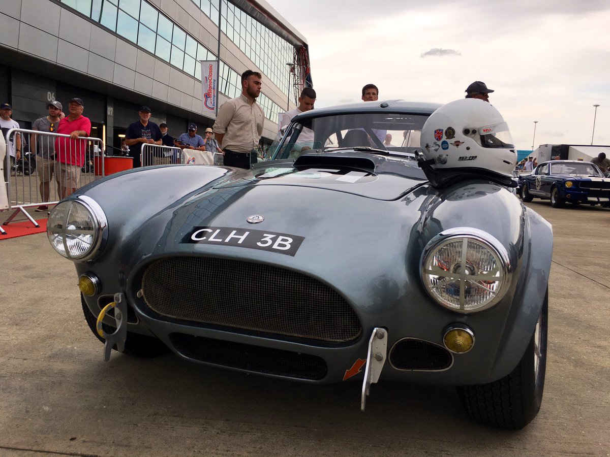 silverstonefest's tweet photo. The Pre-‘66 GTs readying themselves for Quali over by the wing... #SilverstoneClassic https://t.co/EG8wiVc8c4