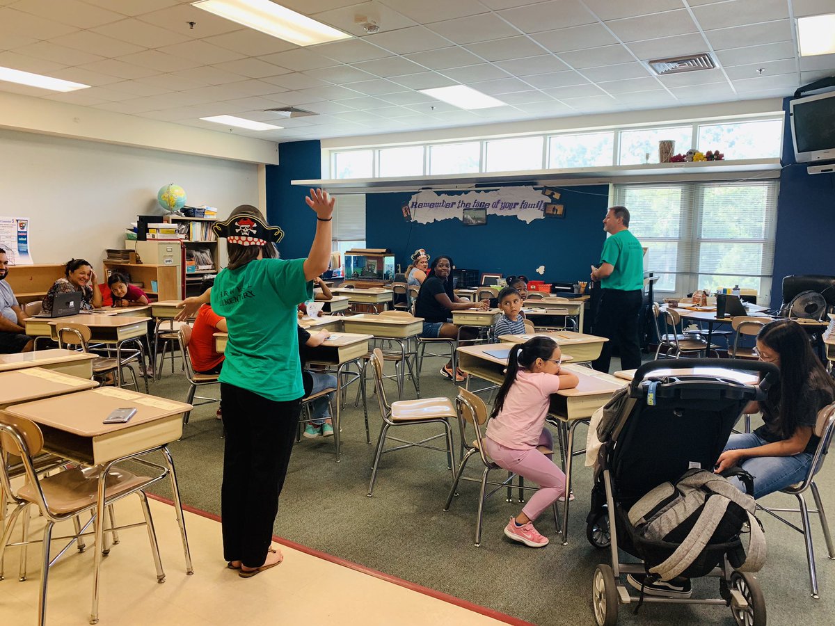 K-2 teachers got to support 3-5 teachers this morning with staggered entry! #Collaboration at its finest 🥰 Plus re-connecting with our former students &amp; families was so fun! #bettertogether