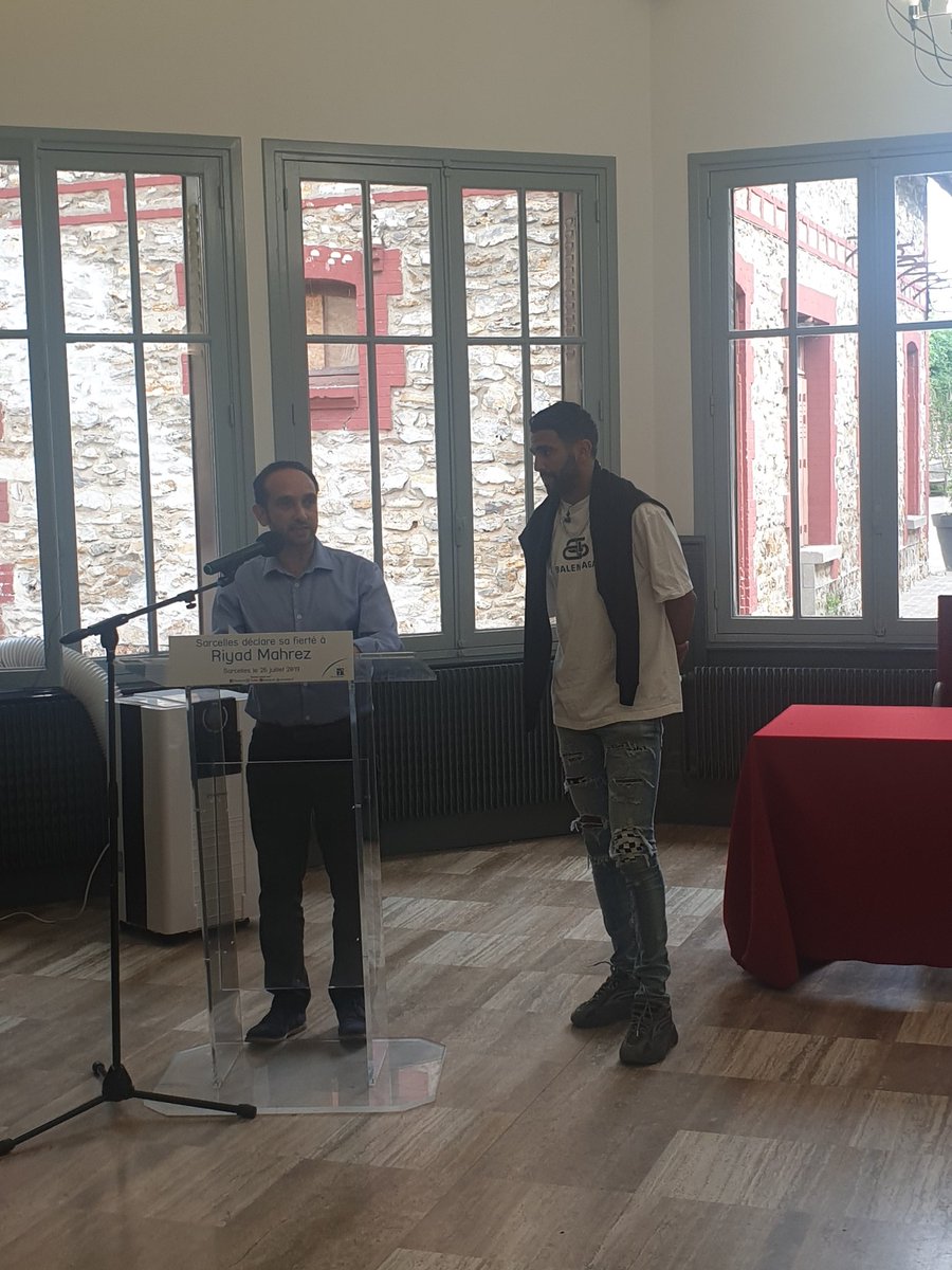 Riyad #Mahrez honoré par la Mairie de Sarcelles. #CAN19 #Algérie <a href="/elkhedra/">EN Algérienne</a>