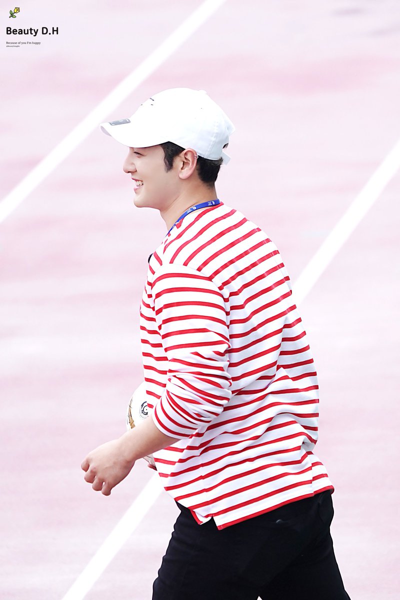 BeautyDongHo's tweet photo. #190711 #뉴이스트 #강동호 #백호 #NUEST 
#DONGHO #BAEKHO

귀염뽀짝 글로벌이사 백호님.
본방사수 중😍

Logo crop금지🚫 https://t.co/ZfiufzpBn4