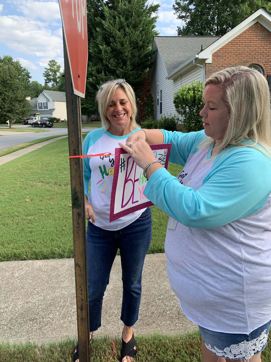 jwilder69's tweet photo. Spreading happiness and joy to the Liberty Commons neighborhood #libertycommons for the upcoming school year at Big Shanty #bsieaglepride #gyho #happyatbsi https://t.co/rOcBgsyGGl