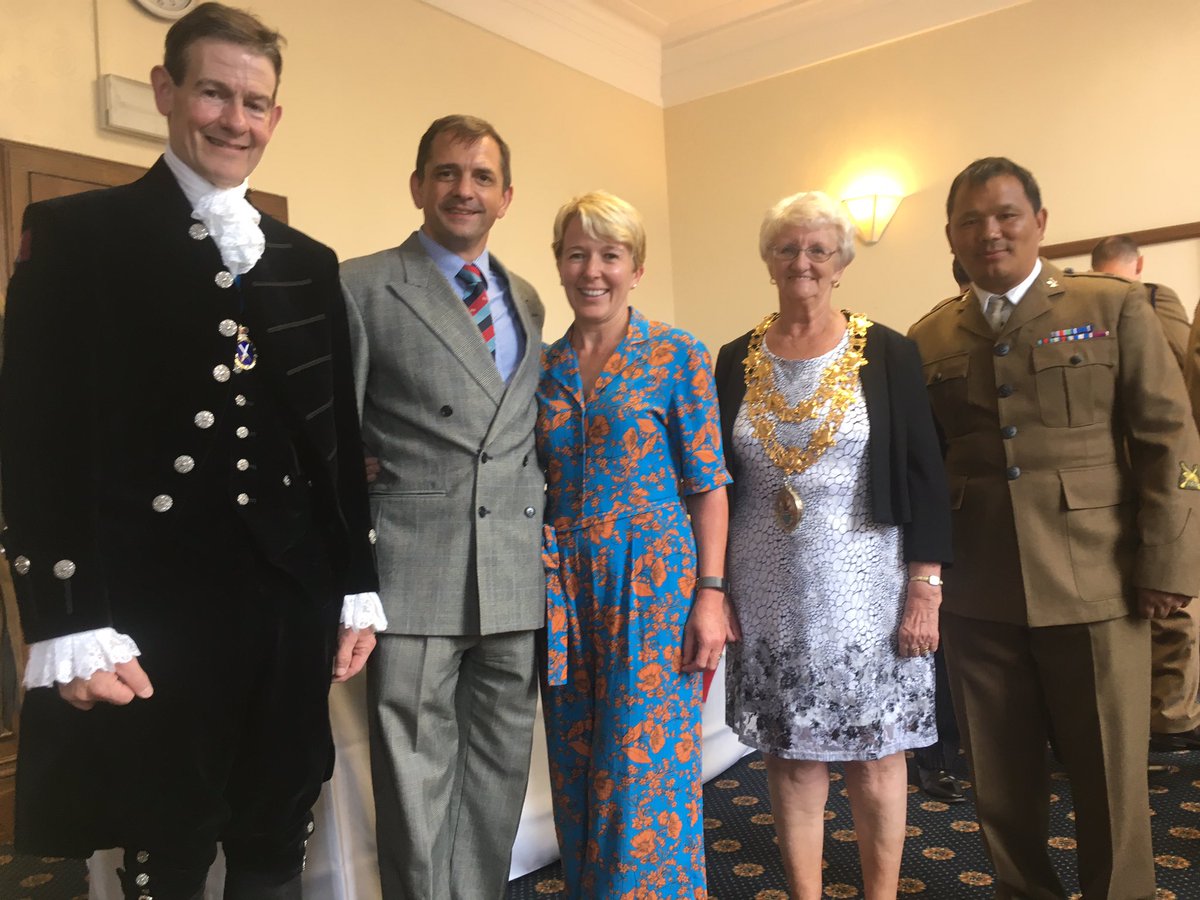 A privilege to join @NBBCouncil Mayor #lordlieutenant at @Gurkha_Brigade and @30SigRegt freedom of town @R_Signals - excptional turnout for inspction under Lt Col Foy given yday’s heat - thank you for your svice and for inviting me - formr CO there too -thank you Hannah for photo