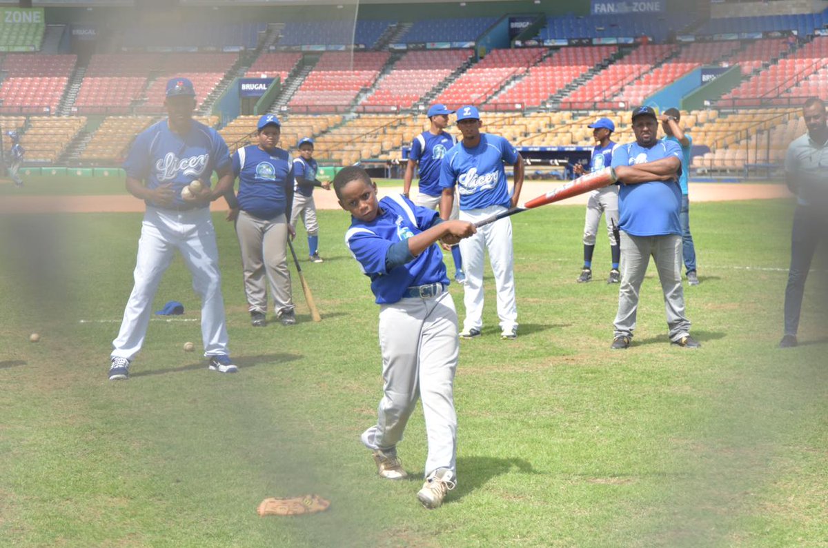 LiceySummerCamp's tweet photo. Día del cierre de nuestros campamentos nuestros niños participan en diferentes competencias de velocidad, fildeo y Homerun Derby. https://t.co/uYok7CIld5