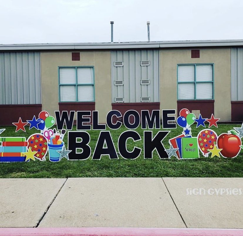 HumbleSign's tweet photo. The countdown has begun! ⏰🍎📚
#humbleisd https://t.co/nT26LQ3rk4