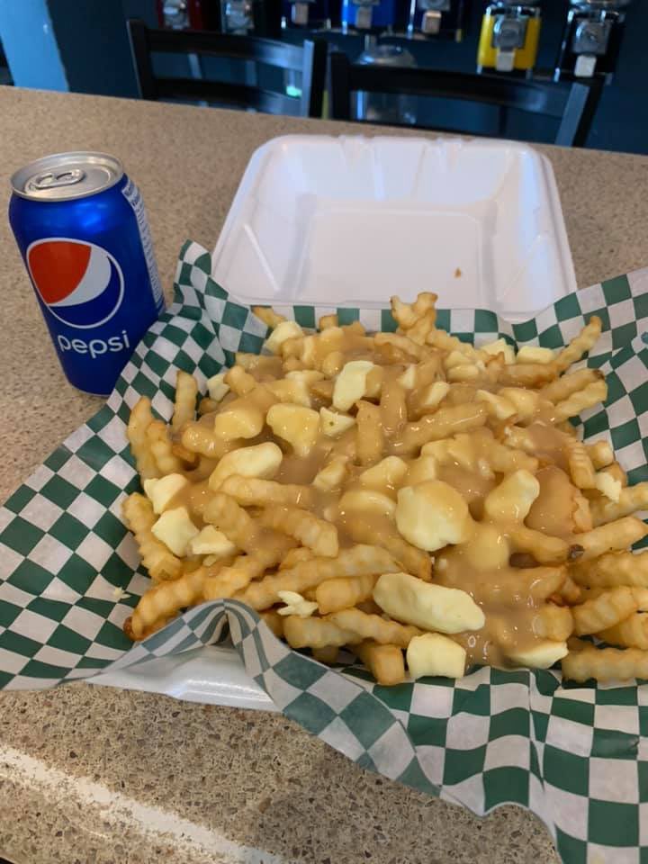 CarasCafe0's tweet photo. WOW!

Look at this!
$10 for a mega poutine 
506-523-6601 to order or drop in and eat in. https://t.co/q2qY3fR3pF