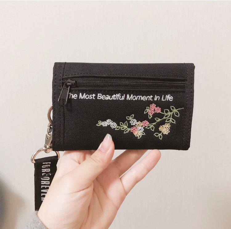 MBML_velcro's tweet photo. 💜 MBML 지갑 입금폼 💜

RT) 베라 싱글레귤러 기프티콘 (1명)

〰️
1set - 16500₩ (배송비 미포함)
〰️

❗<100개 한정>이기 때문에 수량 마감과 동시에 폼이 마감됩니다
- 50%, 100% 일 때 공지해드리겠습니다

❗입금 후 폼 작성해주세요!

❗타래로 주의사항 이어집니다

🔗https://t.co/59Q4ri8oHd https://t.co/01HWphiDxy