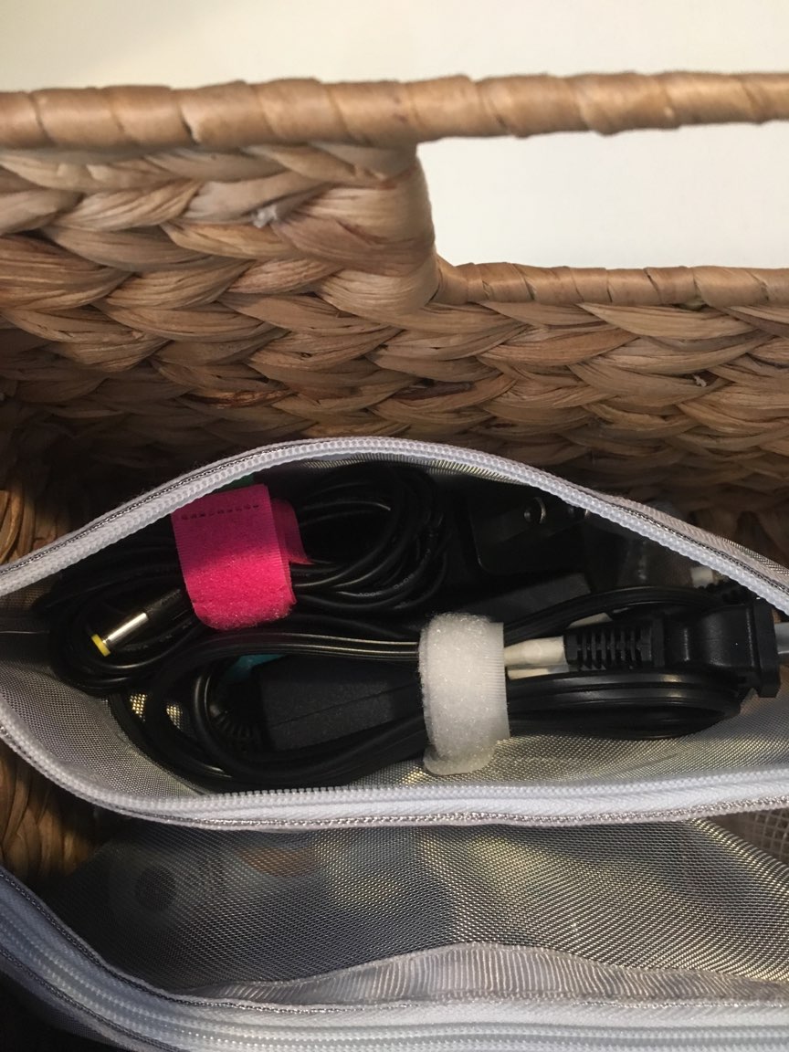 ToniaTomlin's tweet image. Sorted Out&apos;s Before and After # 10
The Tangled Cords:  Cords come with every electronic device!  Over time, you can start to collect quite a few.  Sorting them into bags vertically and labeled, can help keep cords untangled and easy to see.
#sortedout #transformedspaces