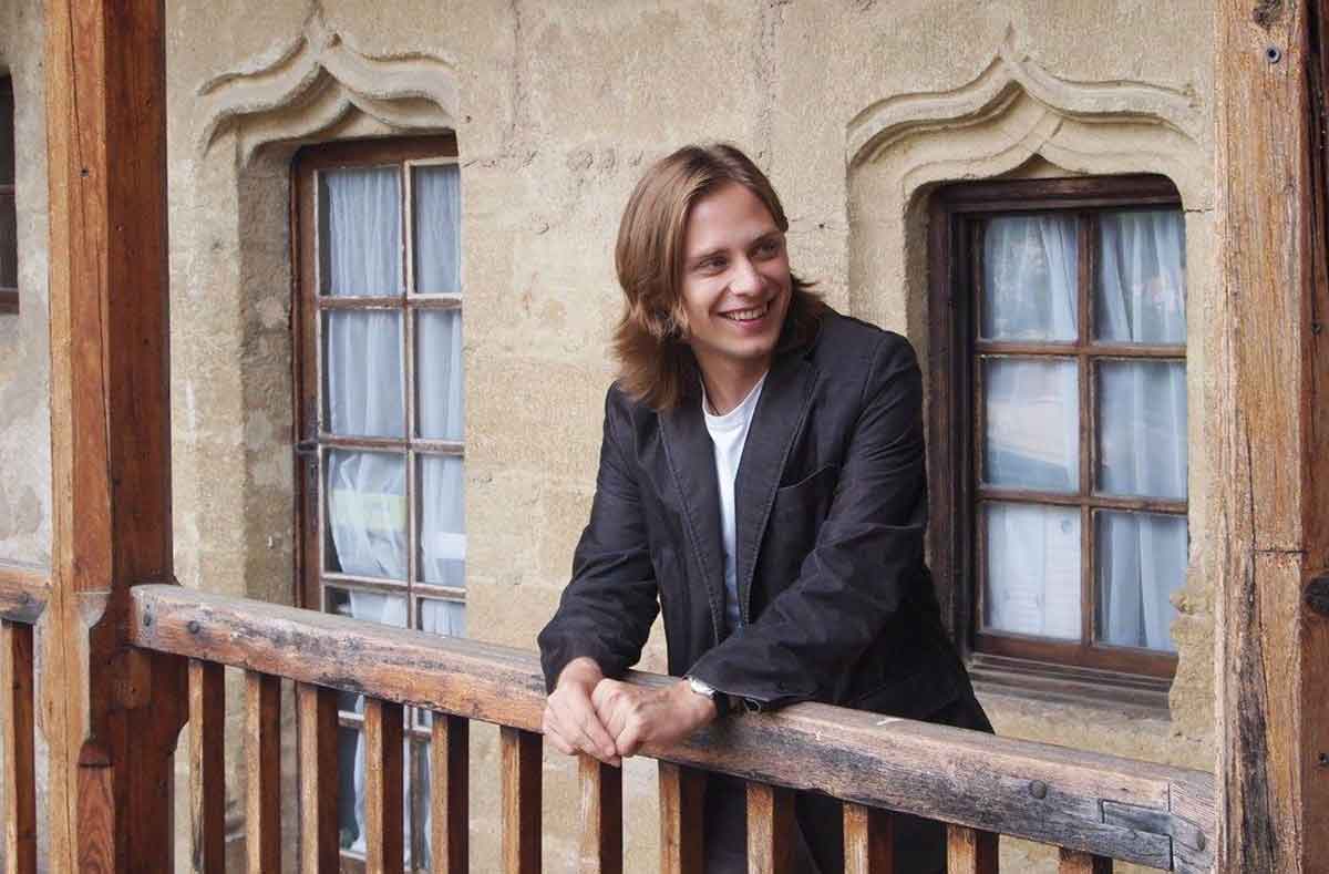 RusFrancophone's tweet photo. INTERVIEW : STANISLAV MAKOVSKY

Musicien multi-instrumentaliste et compositeur, Stanislav Makovsky est arrivé à Paris il y a presque six ans pour poursuivre ses études au Conservatoire National de Musique...

Propos recueillis par Marie B.
#LRF
https://t.co/u2ez0tAfCy https://t.co/tt78aBOwXZ