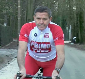 DeWaaslandwolf's tweet photo. de wedstrijdjury van @LeTour meldt dat er nog 1 renner in koers is ...  #tdf2019 https://t.co/fnToyevC21