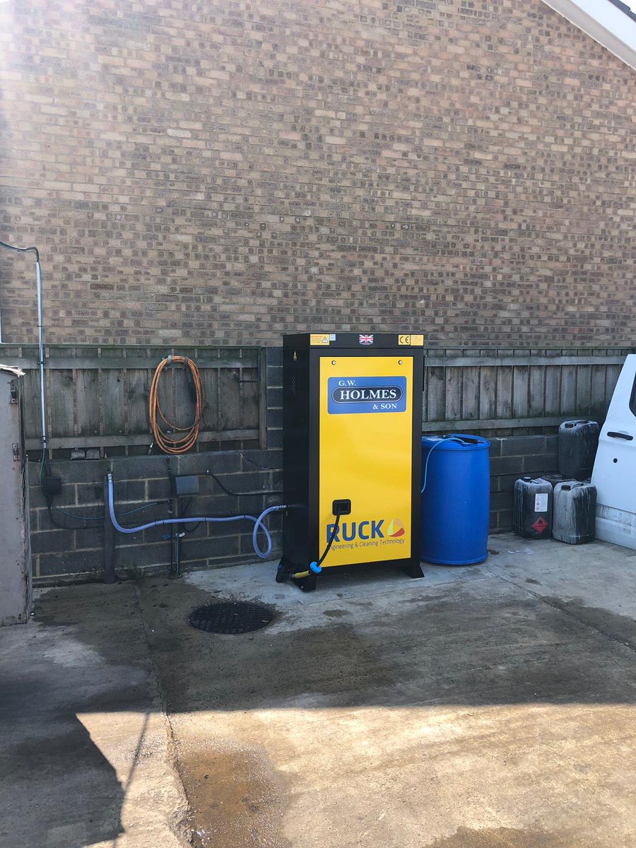 RuckEngineering's tweet image. This weeks heatwave hasn’t stopped our Ruck Engineers from installing yet another MAC Plantmaster 12/100 Pressure Washer! This machine has come complete with a 200 litre barrel of Ruck Prowash, our premium traffic film remover! 💦
Call us now for your quotation on 01325 286081☎️