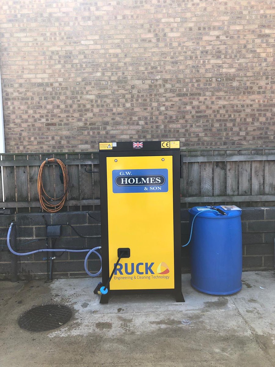 RuckEngineering's tweet image. This weeks heatwave hasn’t stopped our Ruck Engineers from installing yet another MAC Plantmaster 12/100 Pressure Washer! This machine has come complete with a 200 litre barrel of Ruck Prowash, our premium traffic film remover! 💦
Call us now for your quotation on 01325 286081☎️