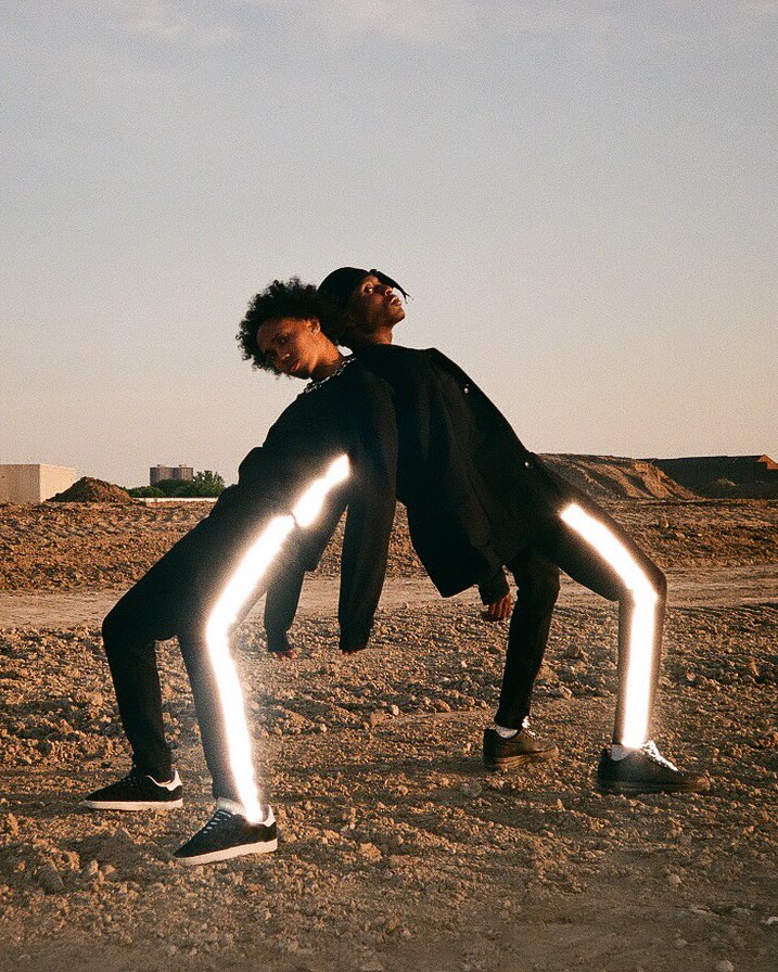 100Elan's tweet photo. Reflective Twins. 🔌
#100elan #ReflectiveOutfit #Connected #Lightning #BlackPants #BlackSweater #JupiterDesigns #MadeInFrance https://t.co/d1bsInACGf